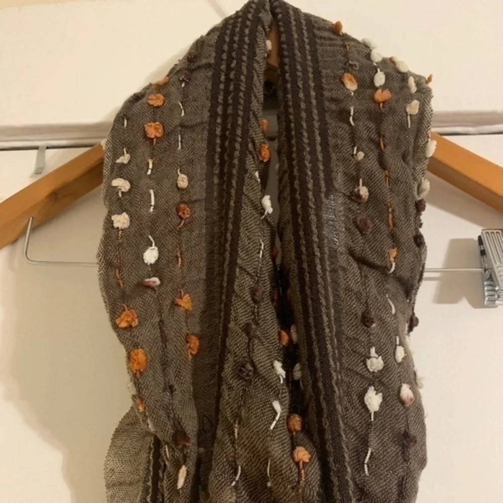 Brown Orange and White Stringy Scarf‎